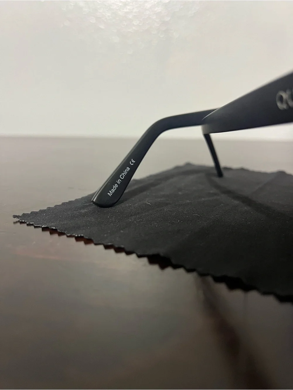 Quay Australia Shield Sunglasses w/case - Black